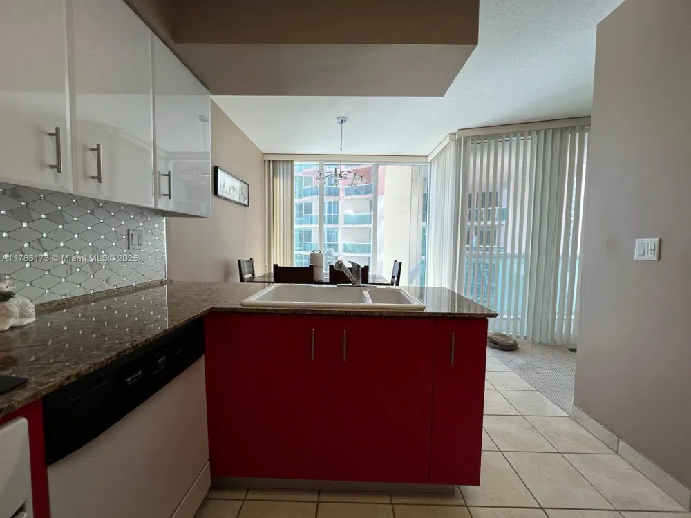3370 Hidden Bay Dr #610 Aventura, FL 33180