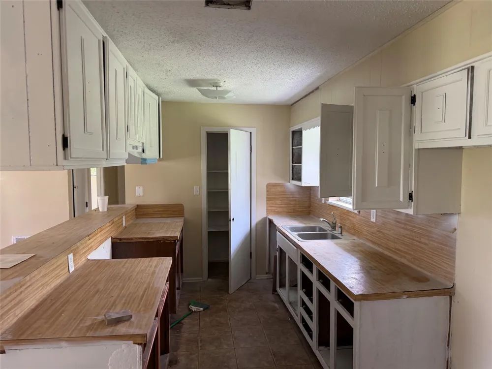 5996 Yucca Trail Beeville, TX 78102