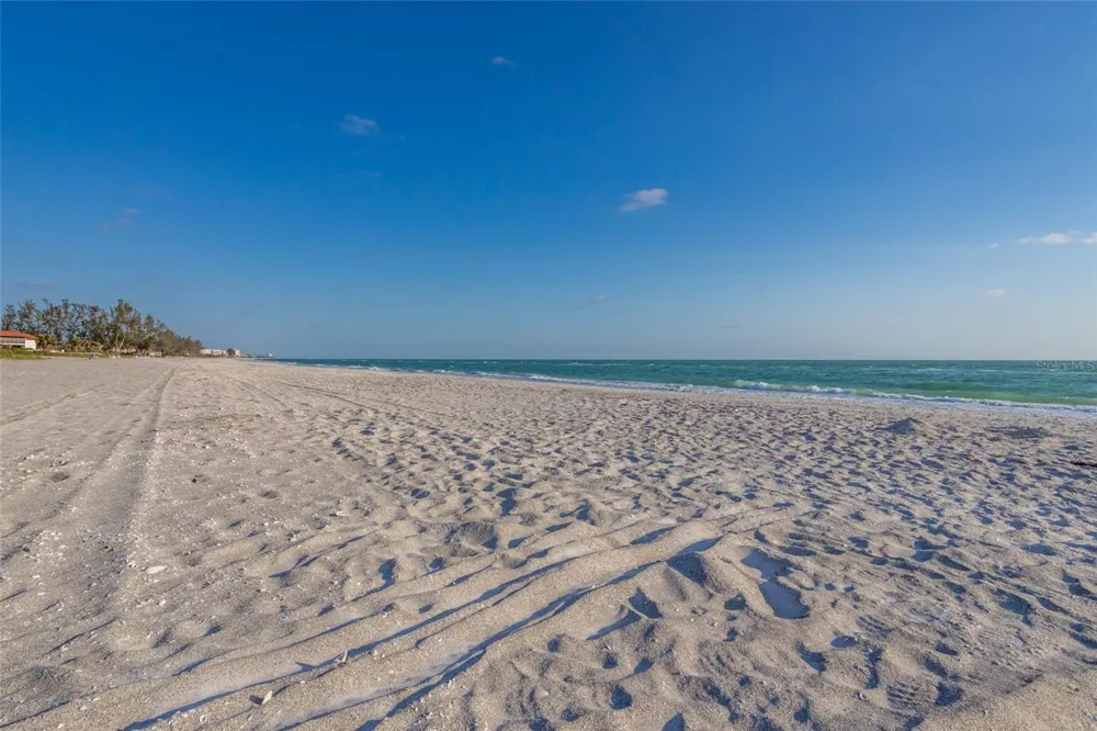 560 GULF BAY ROAD Longboat Key, FL 34228