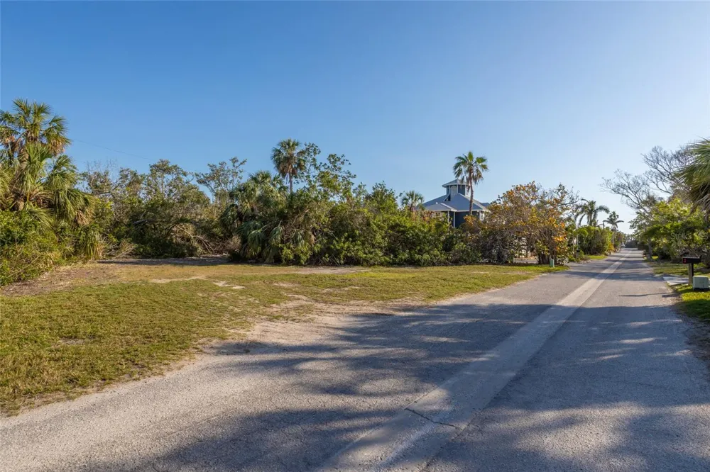 560 GULF BAY ROAD Longboat Key, FL 34228