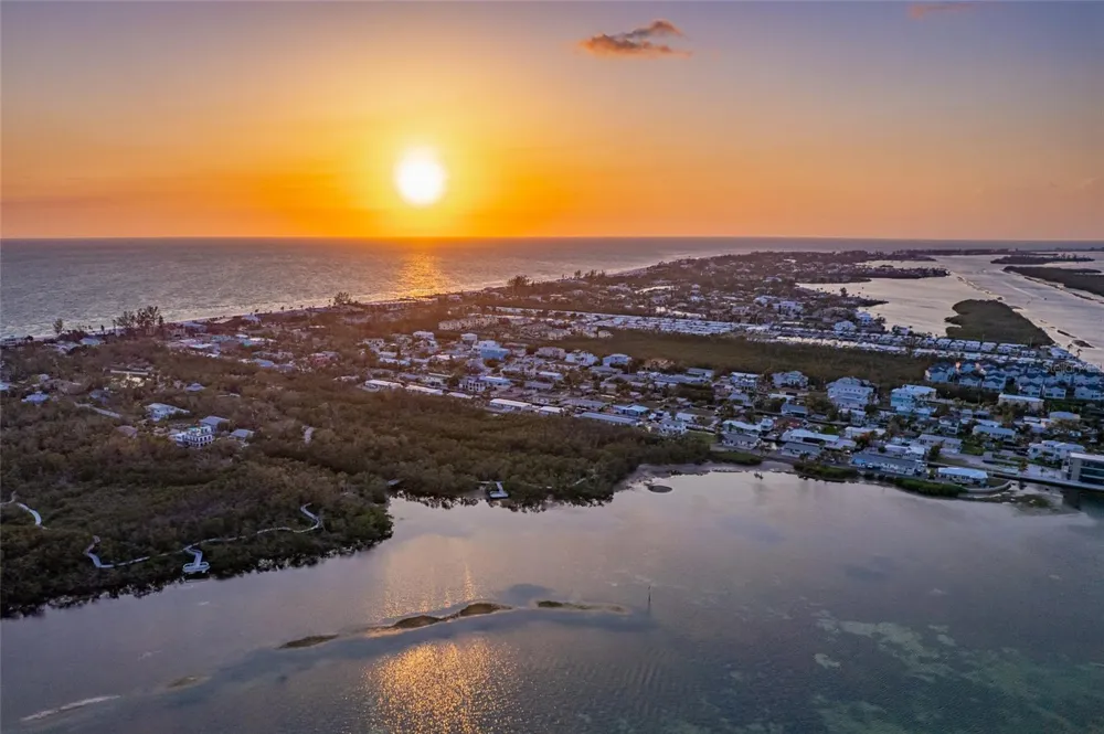 560 GULF BAY ROAD Longboat Key, FL 34228