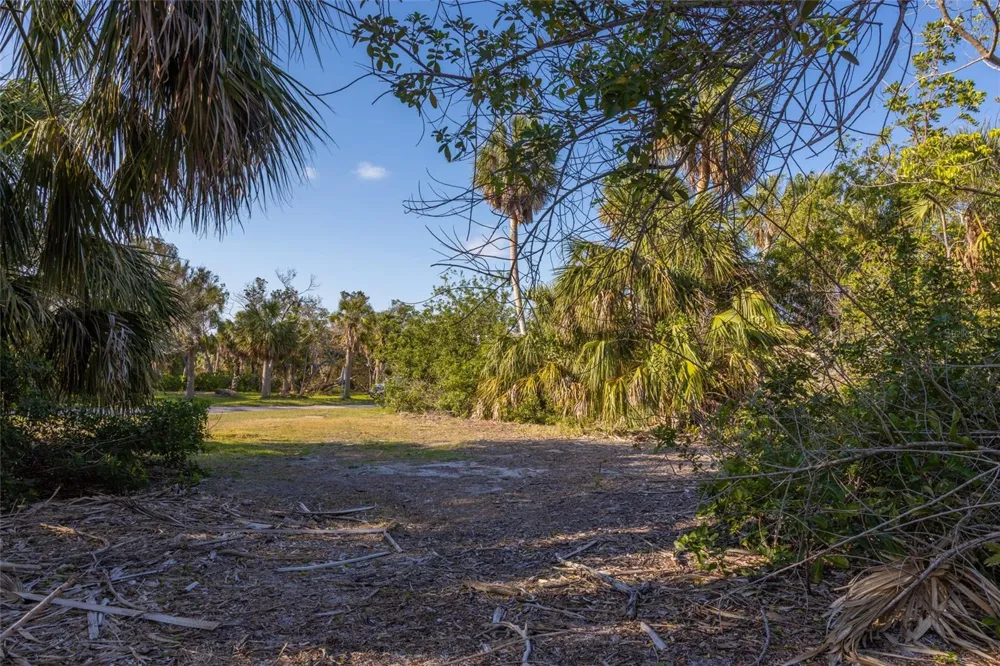 560 GULF BAY ROAD Longboat Key, FL 34228