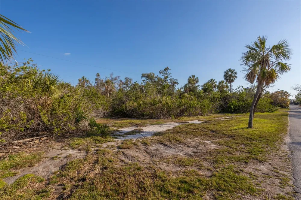 560 GULF BAY ROAD Longboat Key, FL 34228