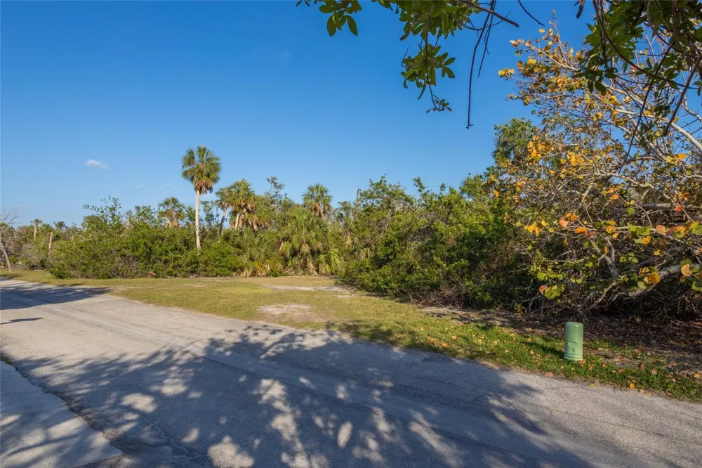 560 GULF BAY ROAD Longboat Key, FL 34228