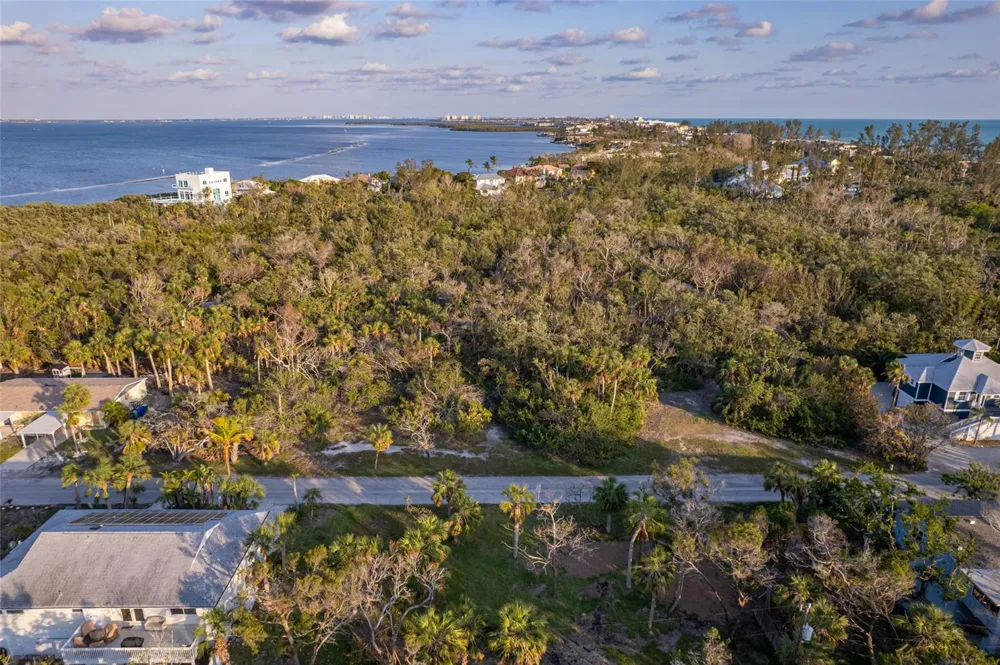 560 GULF BAY ROAD Longboat Key, FL 34228