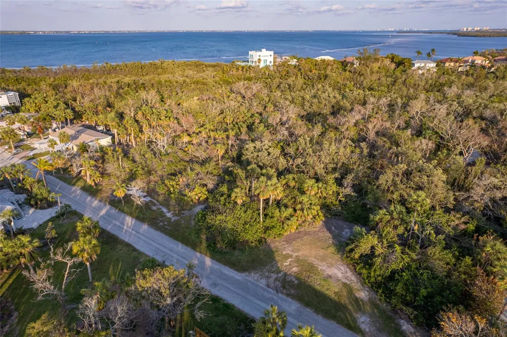 560 GULF BAY ROAD Longboat Key, FL 34228