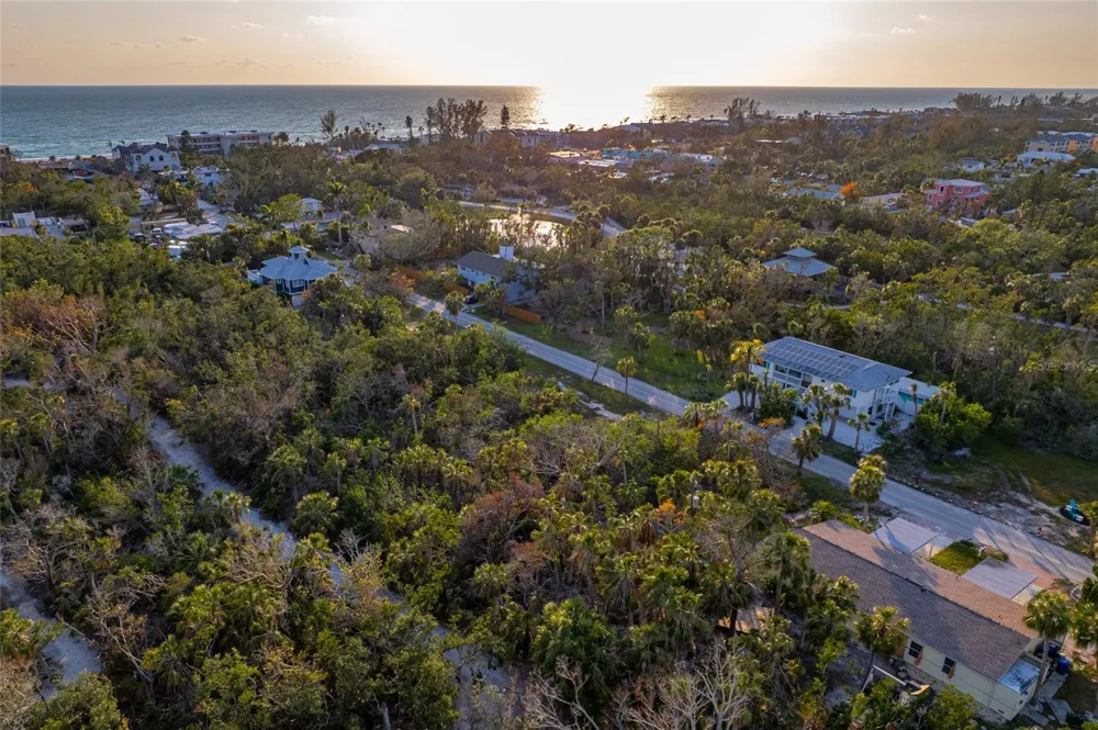 560 GULF BAY ROAD Longboat Key, FL 34228