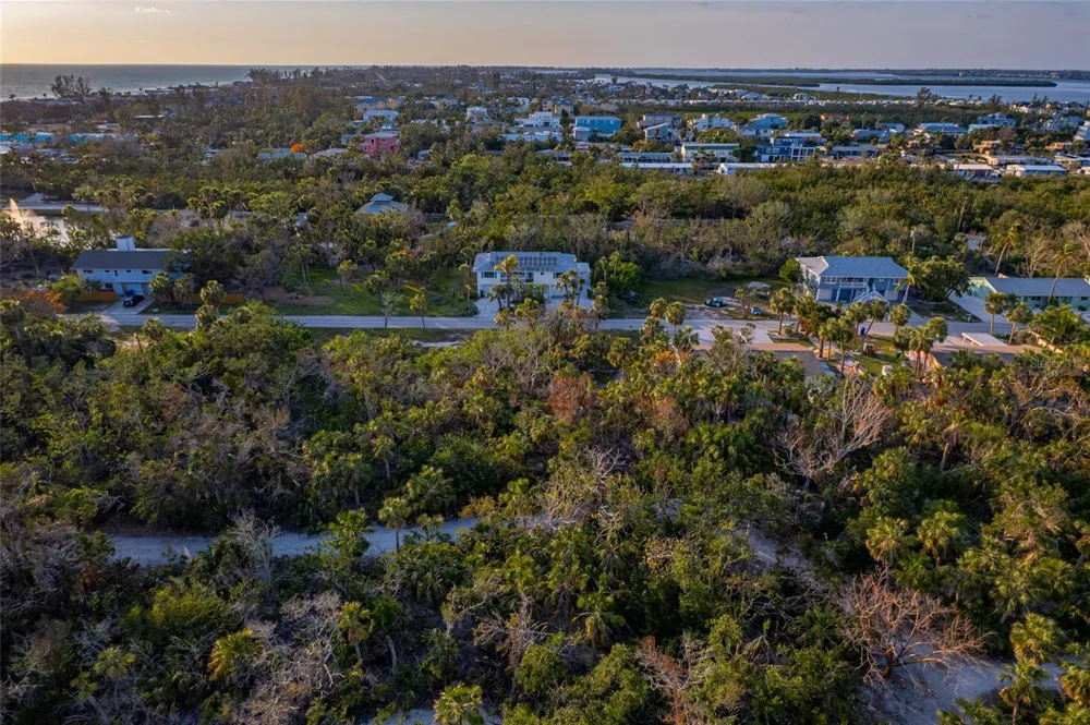 560 GULF BAY ROAD Longboat Key, FL 34228
