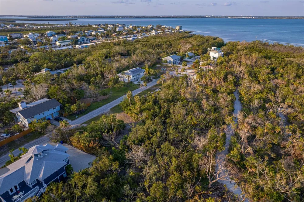 560 GULF BAY ROAD Longboat Key, FL 34228