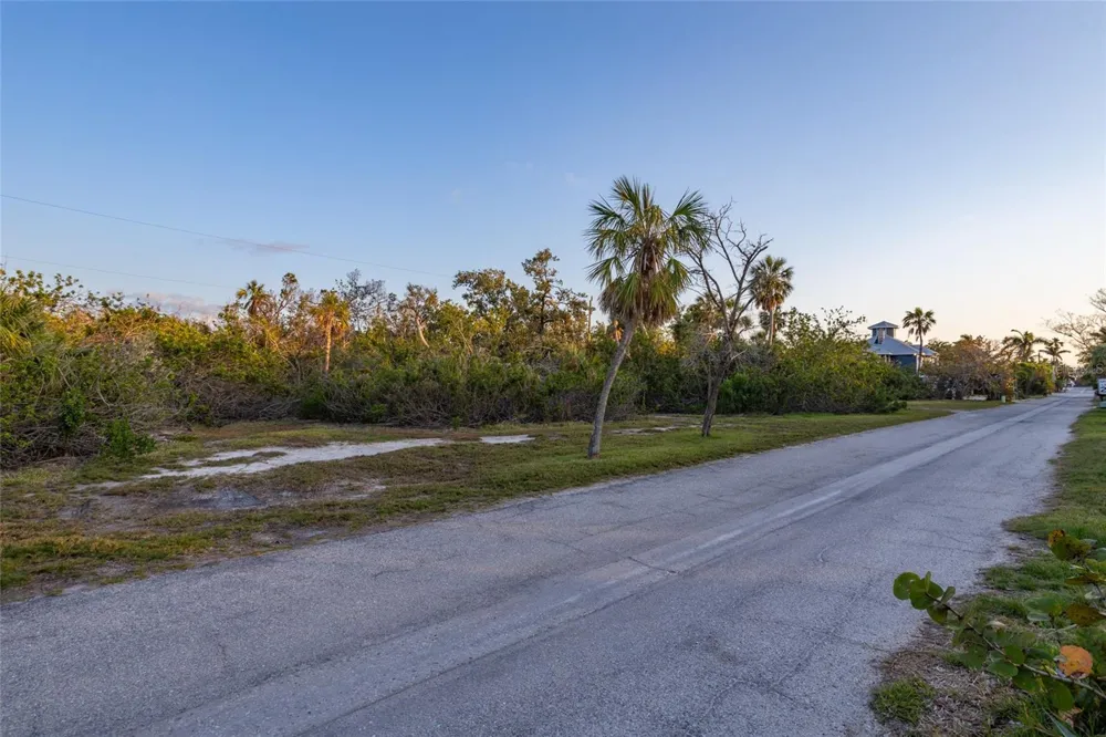 560 GULF BAY ROAD Longboat Key, FL 34228