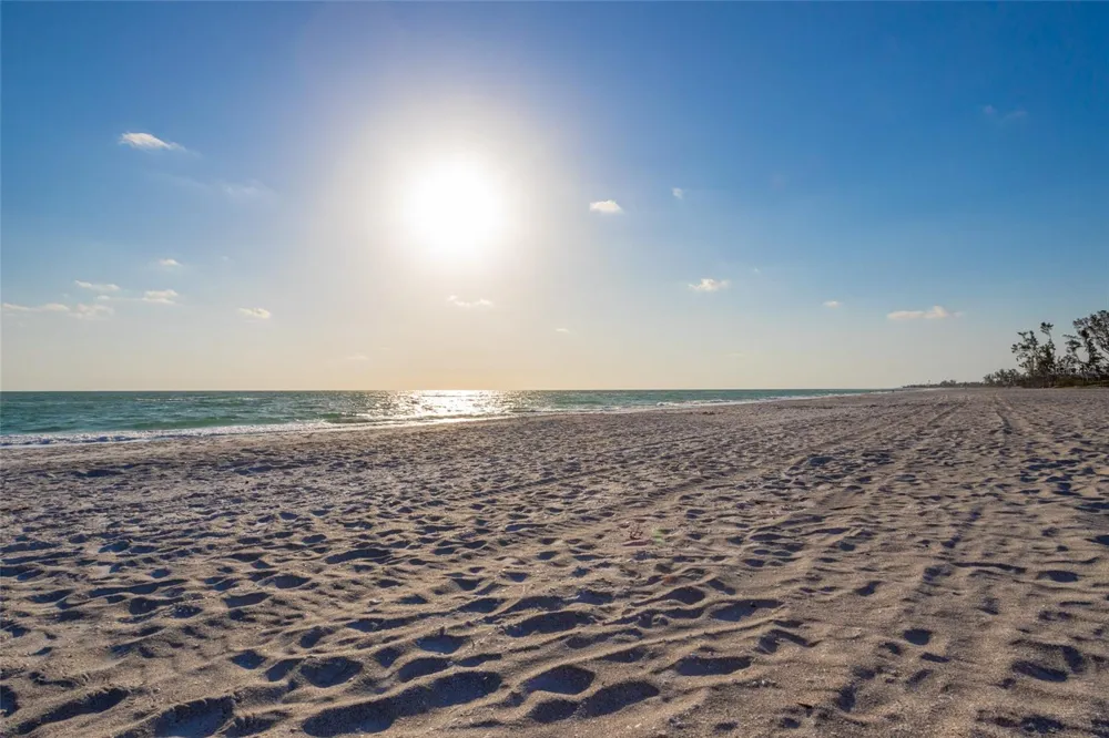 560 GULF BAY ROAD Longboat Key, FL 34228