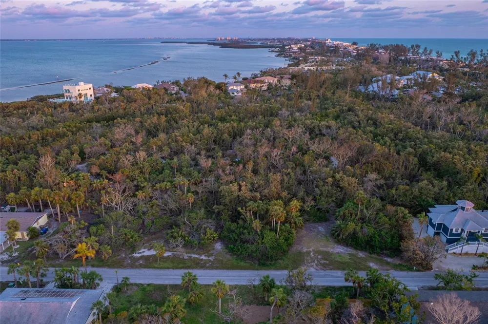 560 GULF BAY ROAD Longboat Key, FL 34228