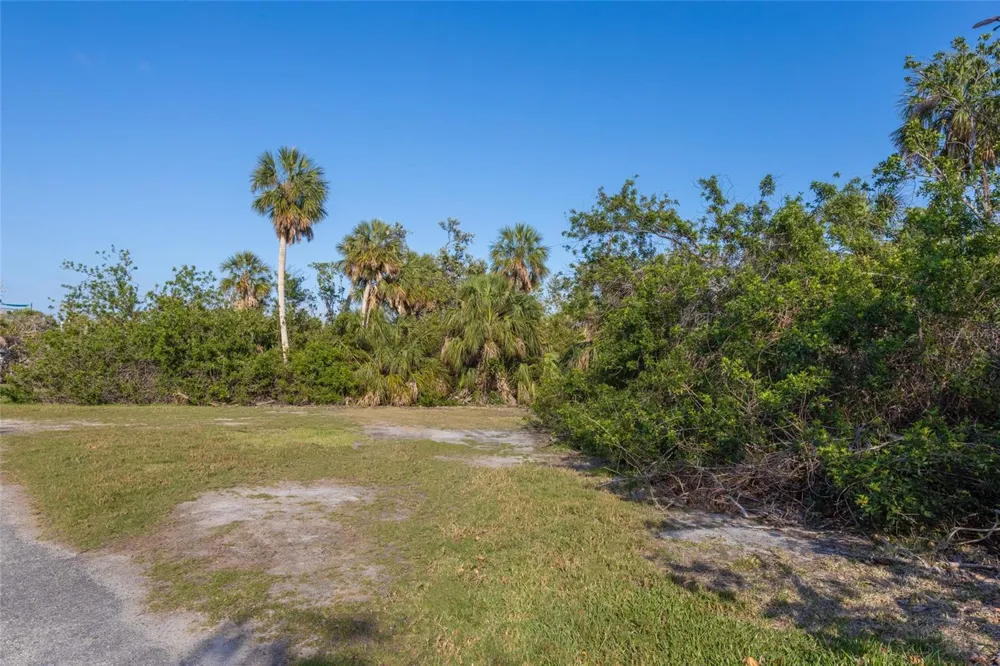 560 GULF BAY ROAD Longboat Key, FL 34228