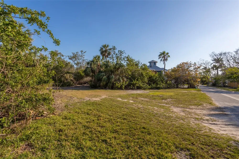 560 GULF BAY ROAD Longboat Key, FL 34228