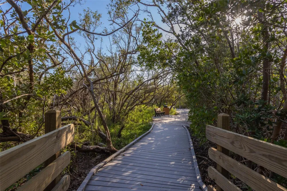 560 GULF BAY ROAD Longboat Key, FL 34228