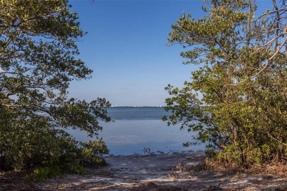 560 GULF BAY ROAD Longboat Key, FL 34228