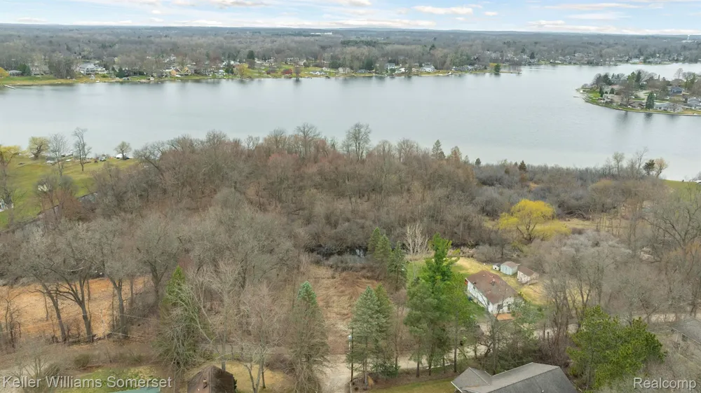Lakeview Drive White Lake Charter Township, MI 48386