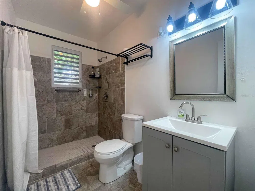 376 CALLE GIRASOL Vieques, PR 00765