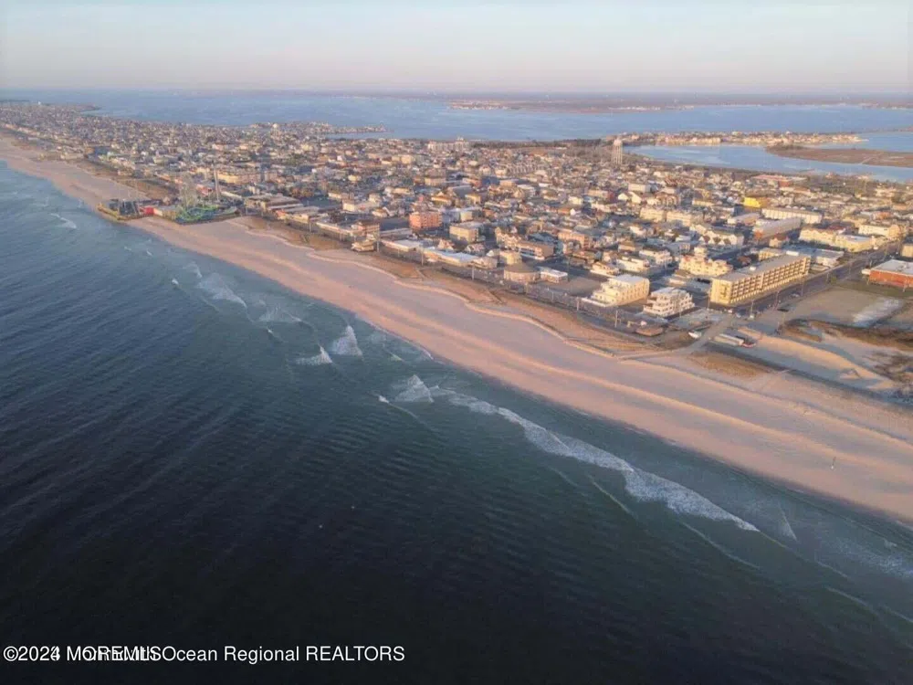 1912 Boulevard Seaside Park, NJ 08752