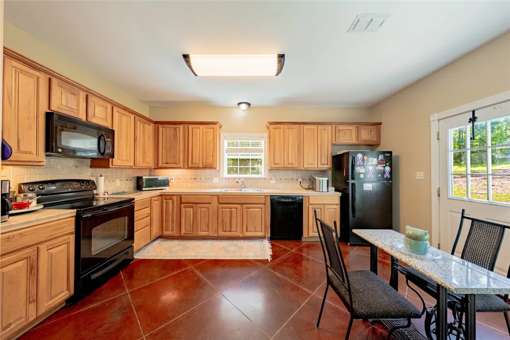 458 Cherokee Cove Drive Jacksonville, TX 75766