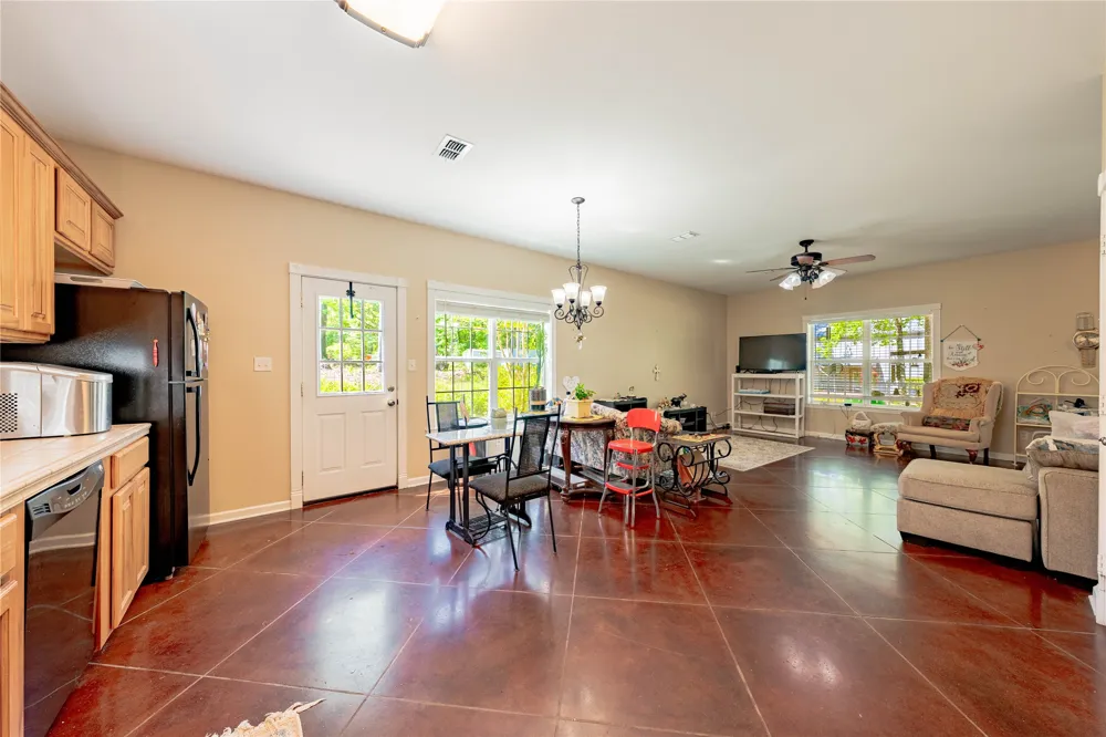 458 Cherokee Cove Drive Jacksonville, TX 75766