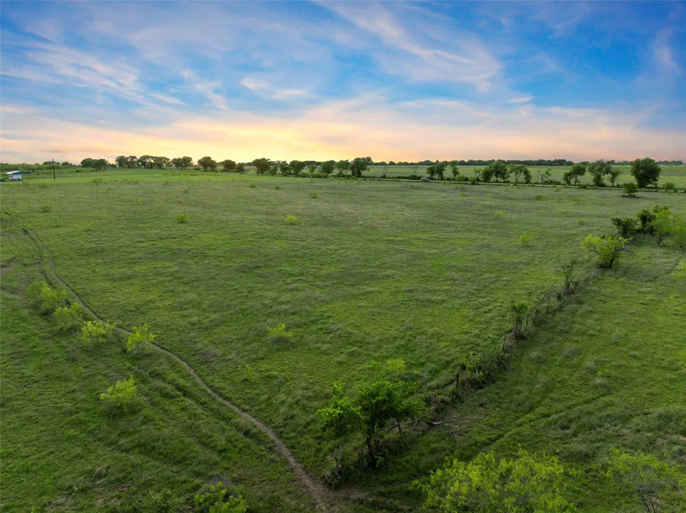 7 Mile Lane Riesel, TX 76682