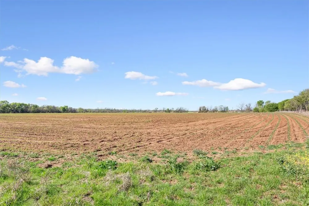HCR 2302 S Abbott, TX 76621