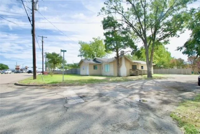 816 E Milam Street Mexia, TX 76667