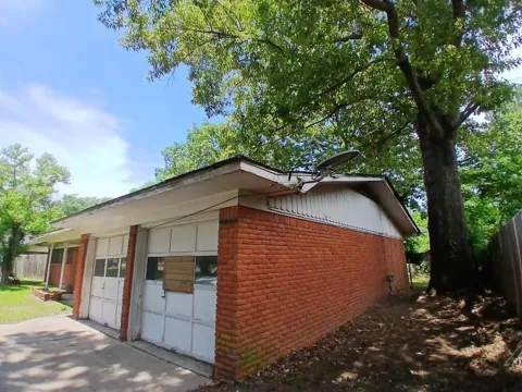 1716 S Robison Road