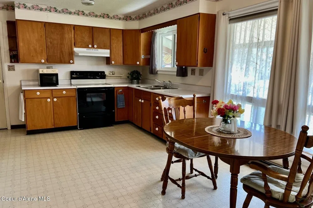 321 High Street Priest River, ID 83856