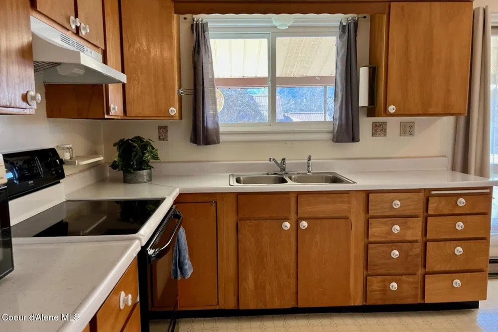 321 High Street Priest River, ID 83856