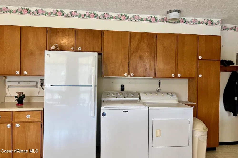 321 High Street Priest River, ID 83856