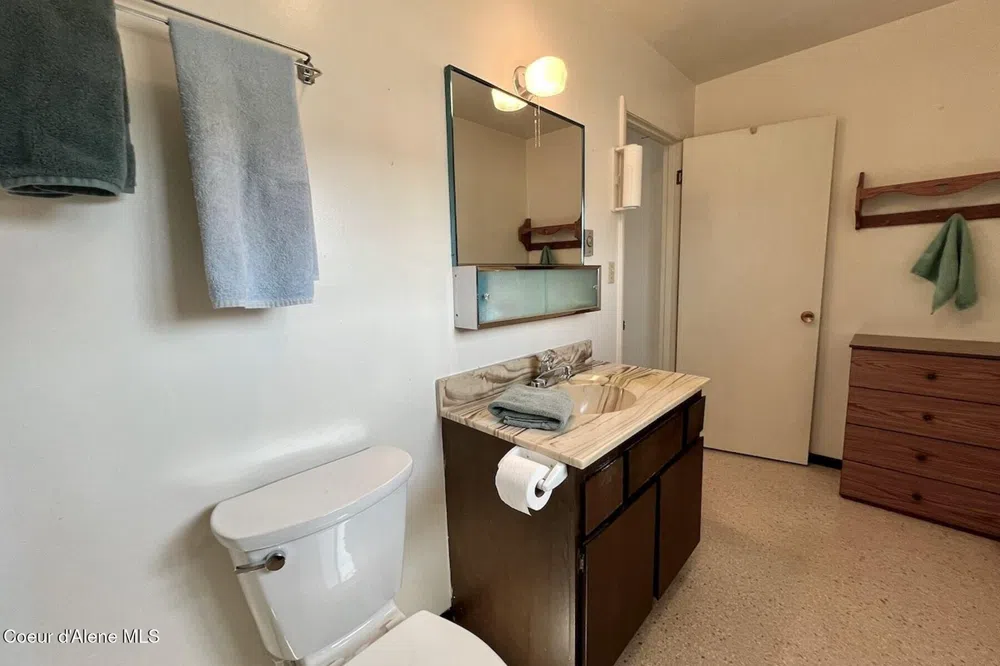321 High Street Priest River, ID 83856