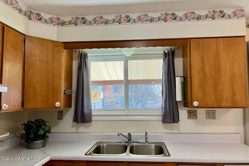 321 High Street Priest River, ID 83856