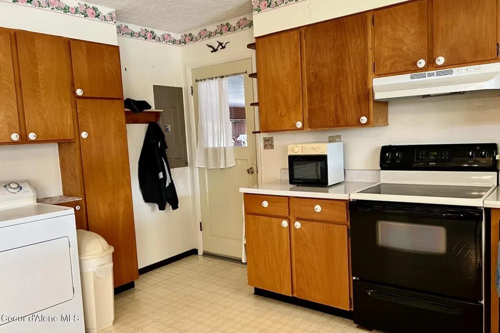 321 High Street Priest River, ID 83856