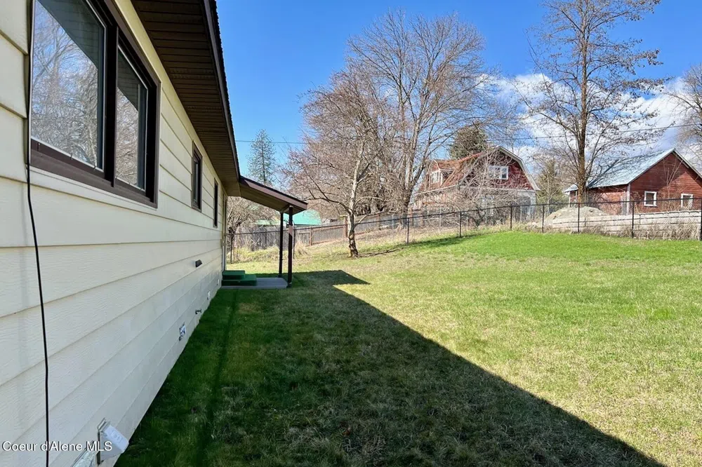 321 High Street Priest River, ID 83856