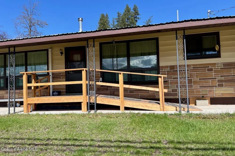 321 High Street Priest River, ID 83856