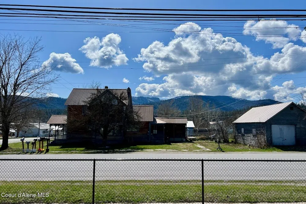 321 High Street Priest River, ID 83856