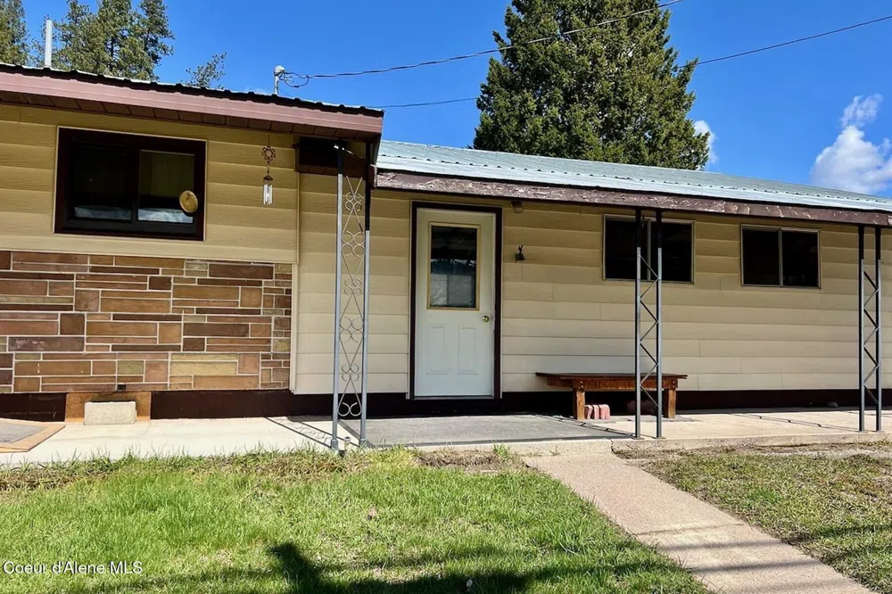 321 High Street Priest River, ID 83856