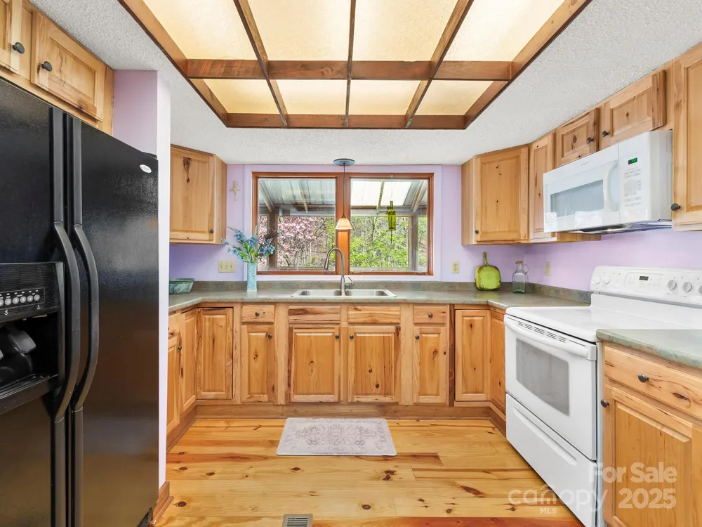 70 Fox Run Hot Springs, NC 28743