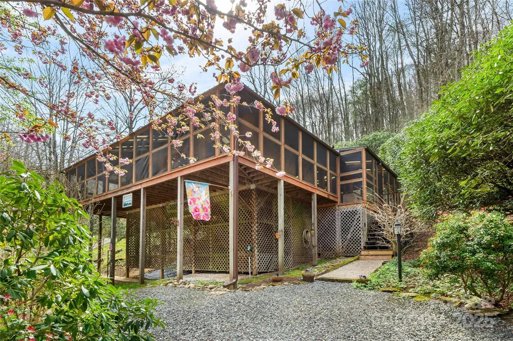 70 Fox Run Hot Springs, NC 28743