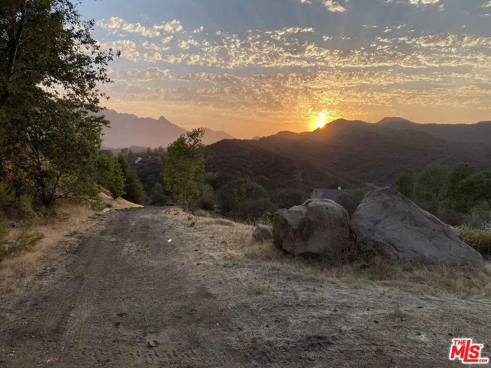 935 Cold Canyon Calabasas, CA 91302
