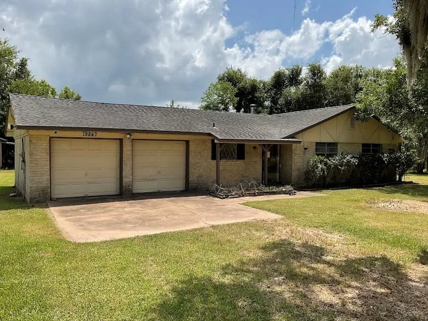 19847 County Road 319 Brazoria, TX 77422