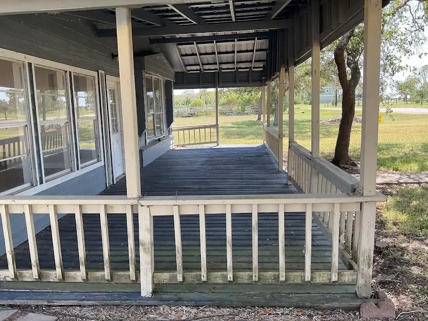5589 County Road 469 Brazoria, TX 77422