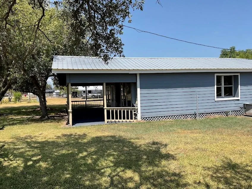 5589 County Road 469 Brazoria, TX 77422