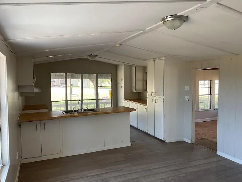 5589 County Road 469 Brazoria, TX 77422
