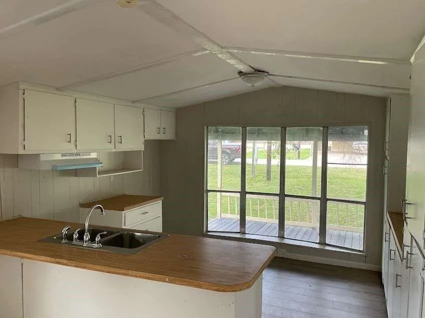 5589 County Road 469 Brazoria, TX 77422