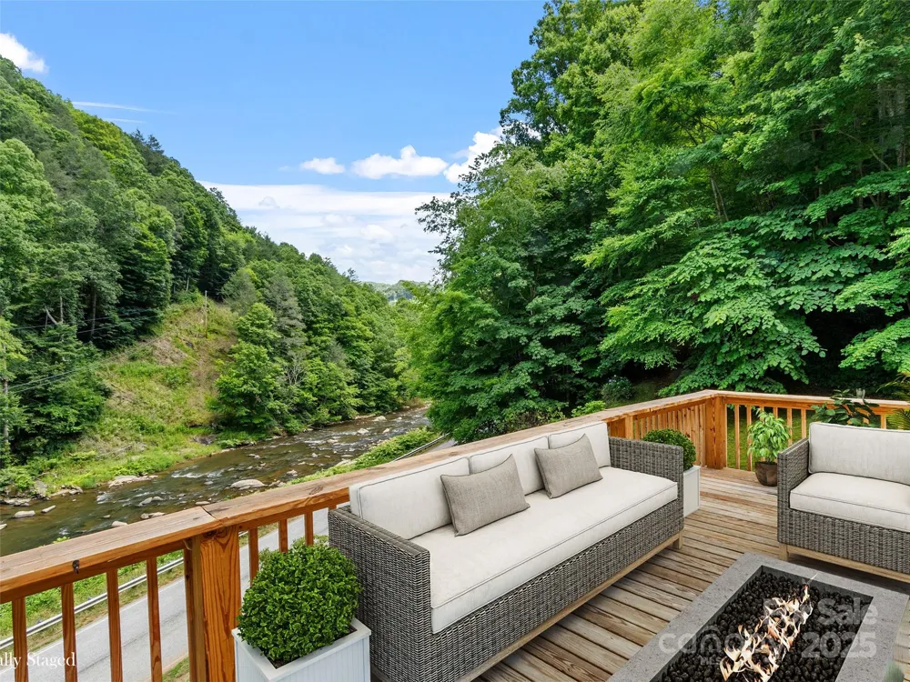 12982 US 19W Highway Burnsville, NC 28714