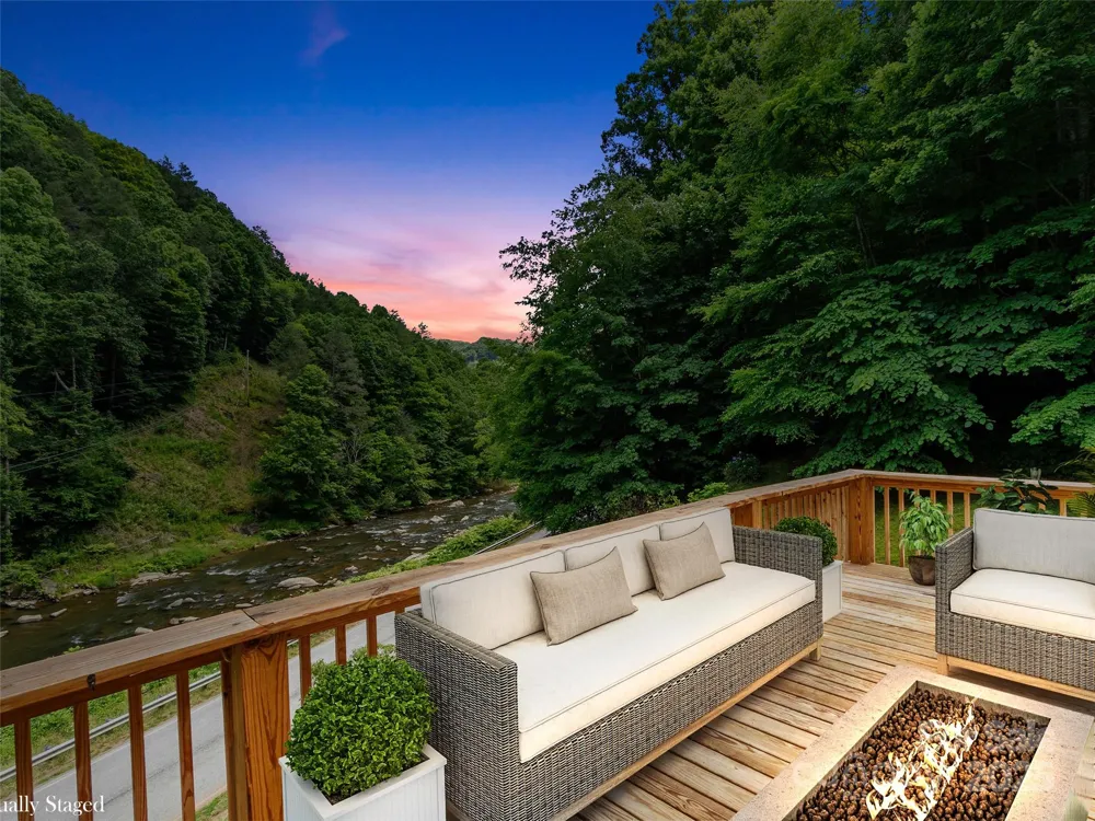 12982 US 19W Highway Burnsville, NC 28714
