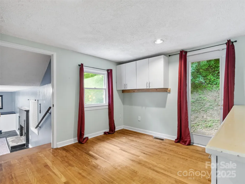 12982 US 19W Highway Burnsville, NC 28714